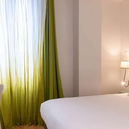 Hotel The Originals Boutique Le Lion *