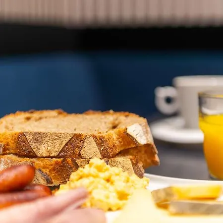 Hotel The Originals Boutique Le Lion